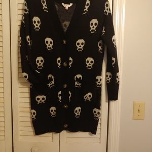 No Boundaries black sweater with skulls size M. Good condition